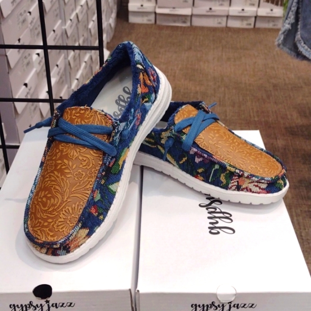 💫 NWT Gypsy Jazz Macy Navy Slip on Shoe